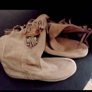 Fringe Moccasin Boots Size 7M Genuine Leather Upper New Without Tags Unbranded